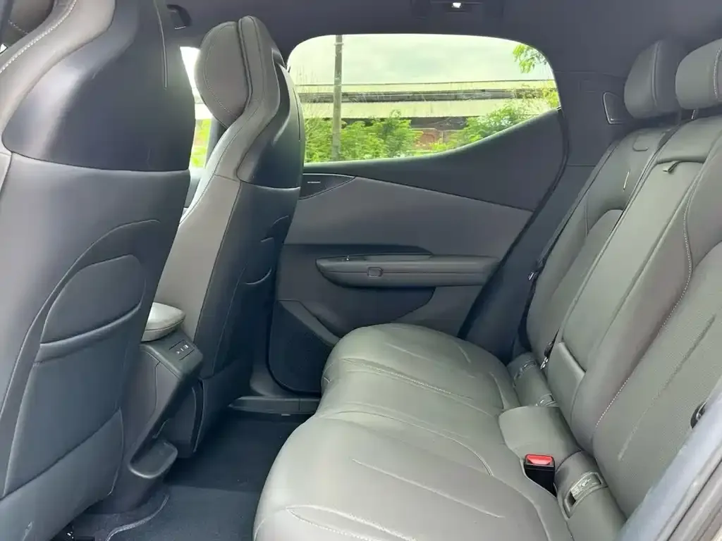 Lynk & Co Z20 — фото 5