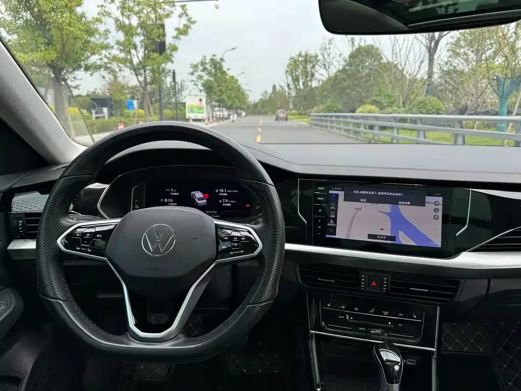 Volkswagen Passat PHEV — фото 4