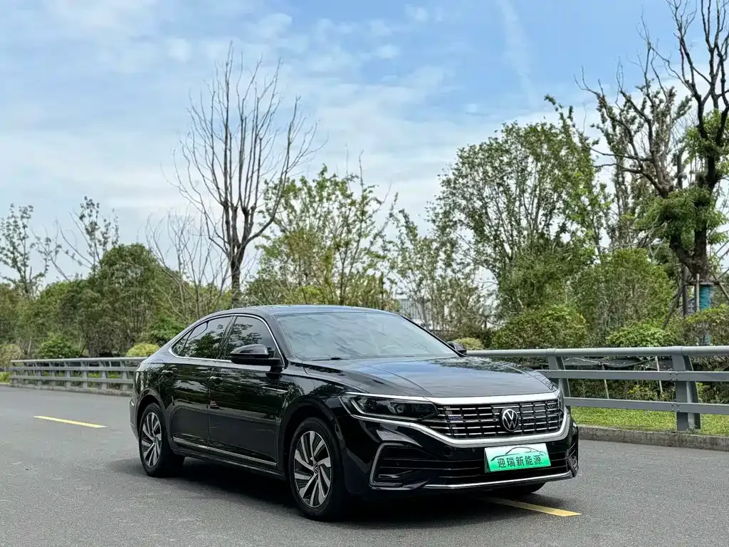 Volkswagen Passat PHEV — фото 2