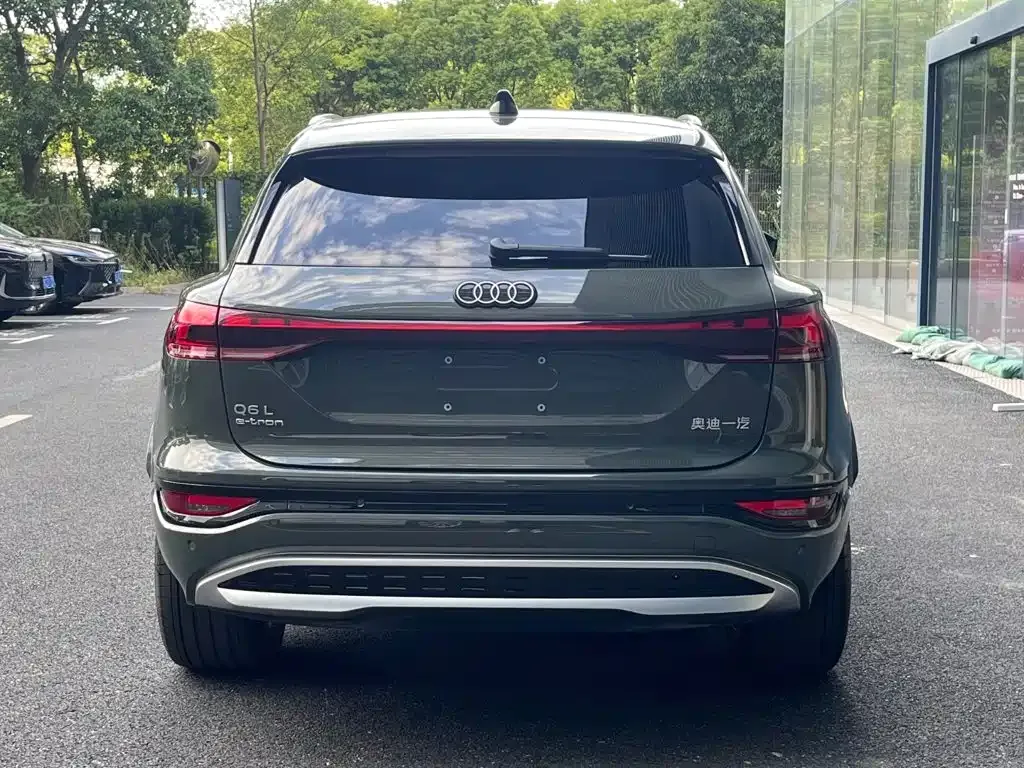 Audi Q6L e-tron — фото 7
