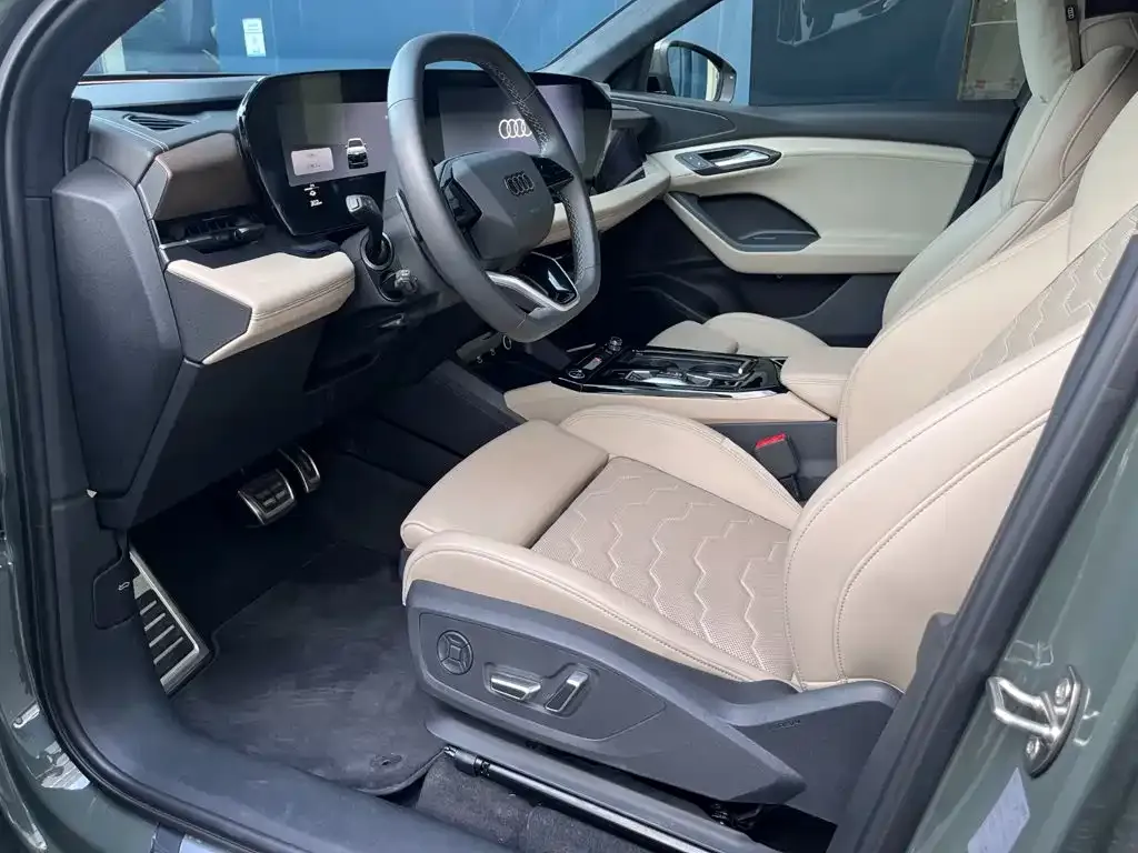 Audi Q6L e-tron — фото 2