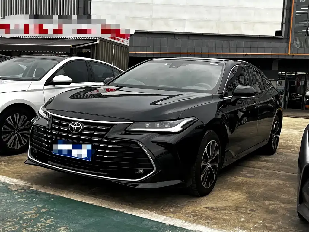 Toyota Avalon — фото 1