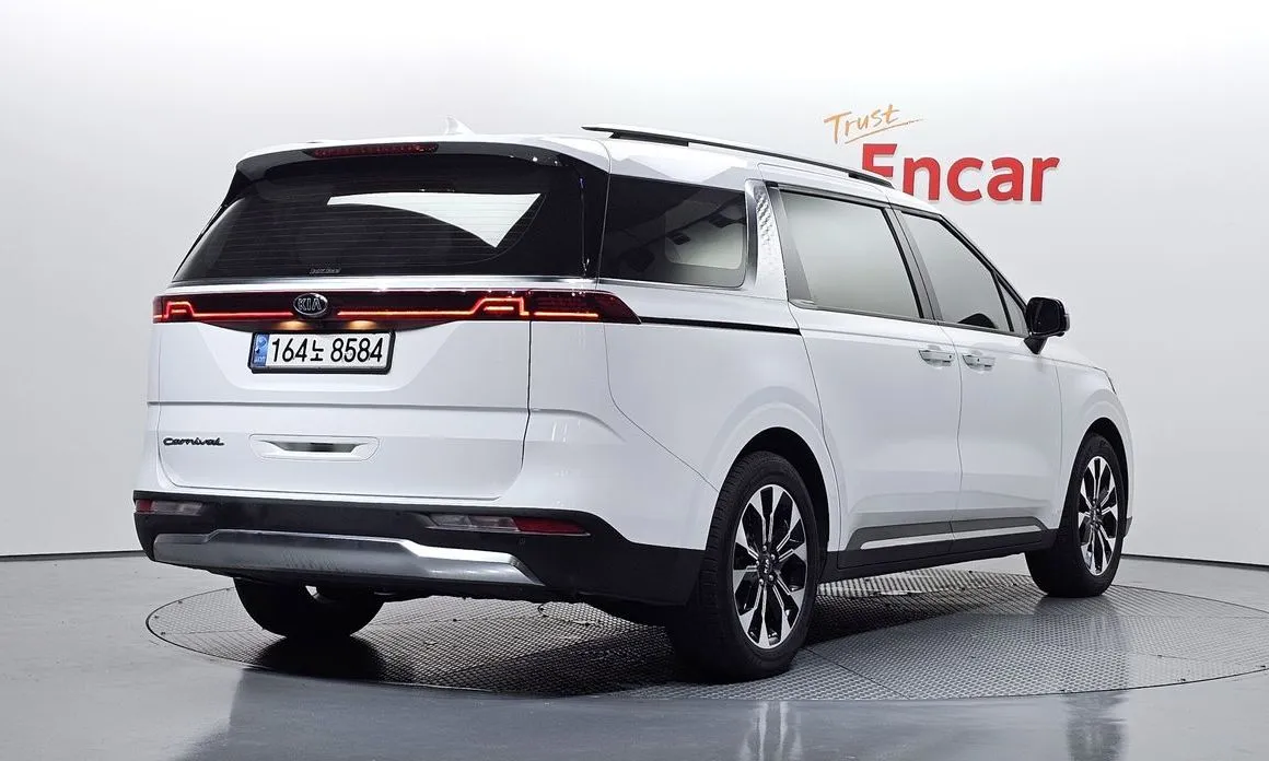 Kia Carnival — фото 6