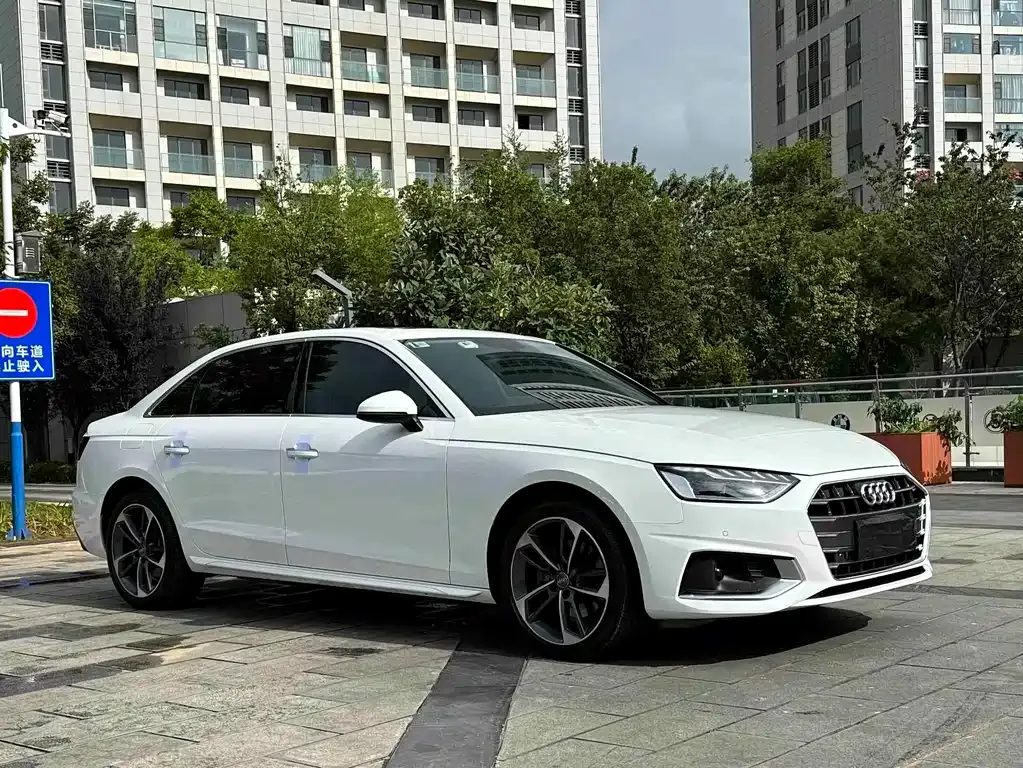 Audi A4L — фото 2