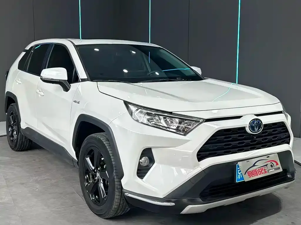 Toyota RAV4 — фото 9