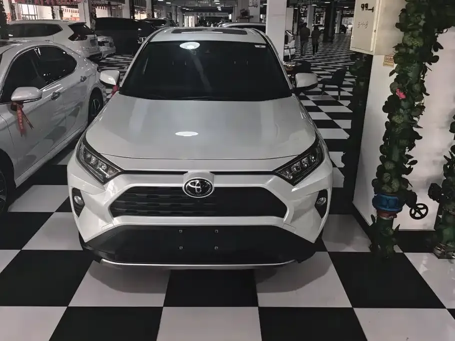 Toyota RAV4 — фото 10