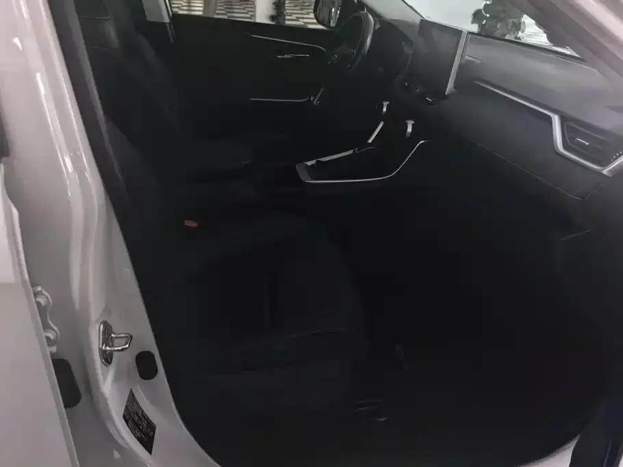 Toyota RAV4 — фото 3