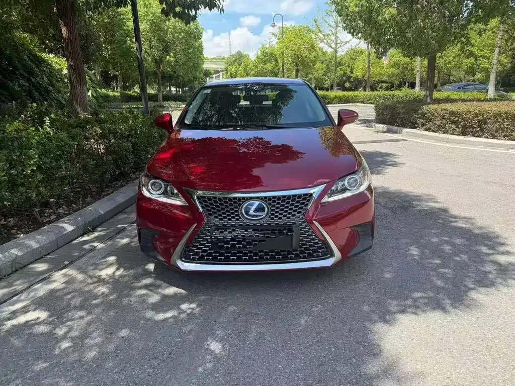Lexus CT — фото 1