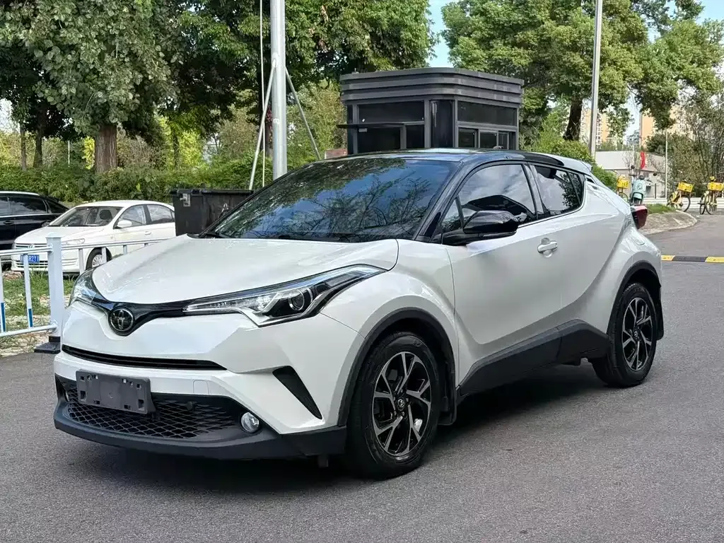 Toyota C-HR — фото 1
