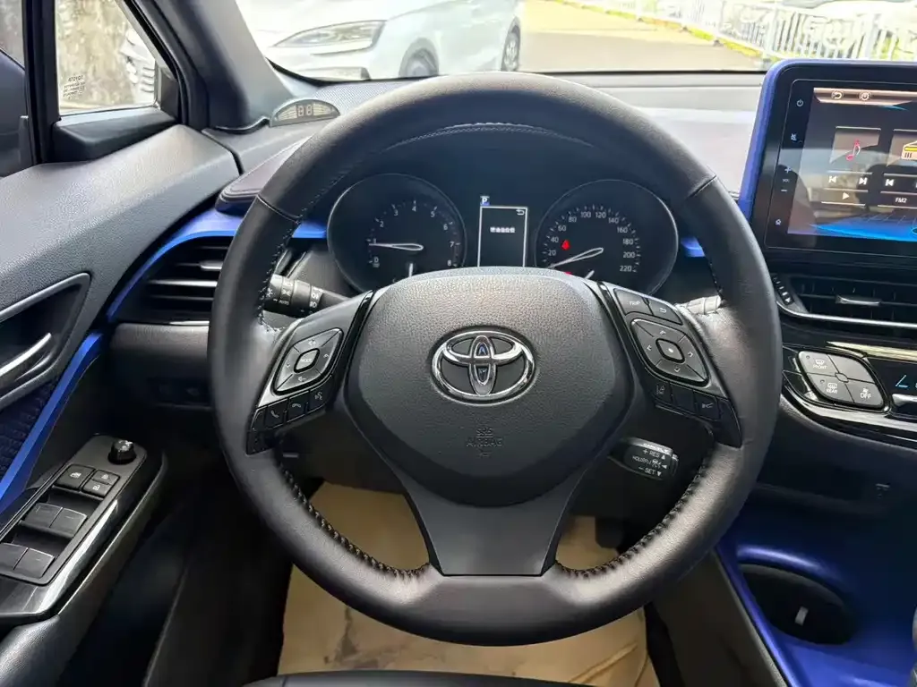 Toyota C-HR — фото 3