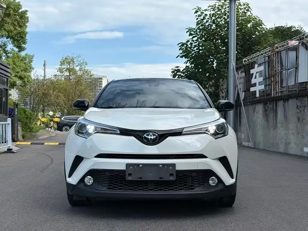 Toyota C-HR — фото 9