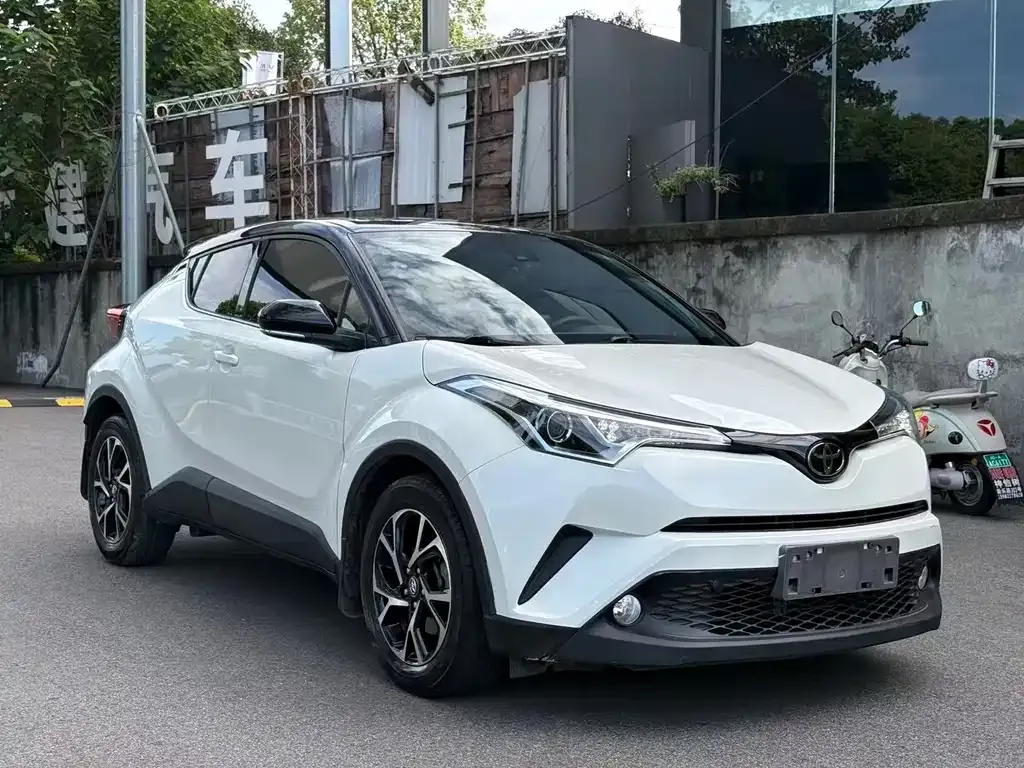 Toyota C-HR — фото 8