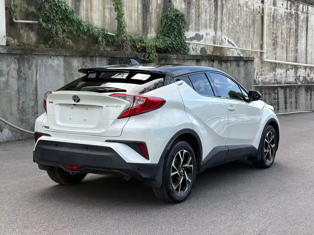 Toyota C-HR — фото 2