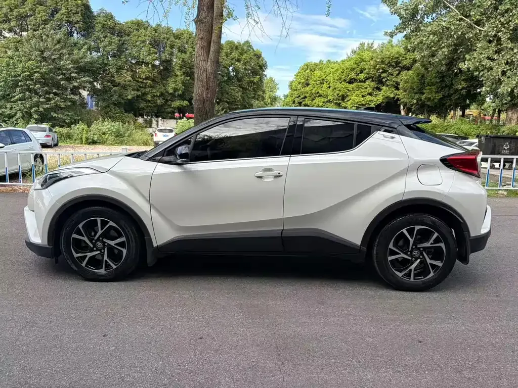 Toyota C-HR — фото 10
