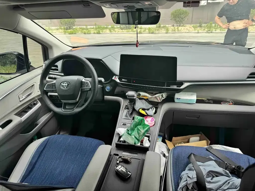 Toyota Granvia — фото 6