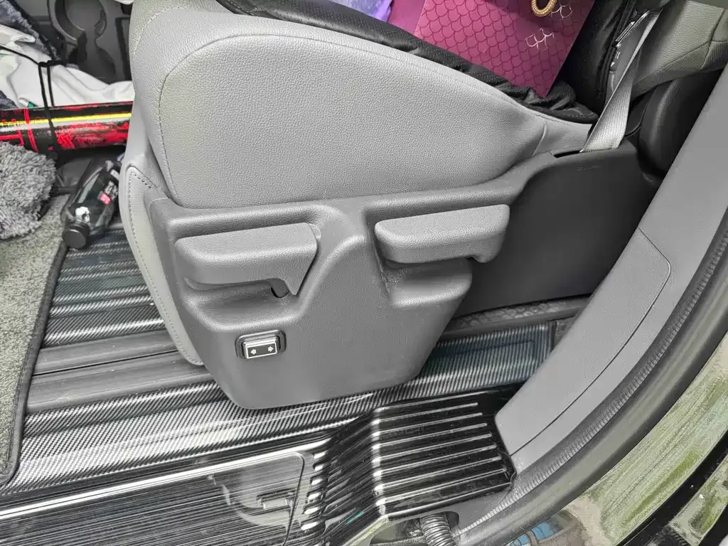 Toyota Granvia — фото 8
