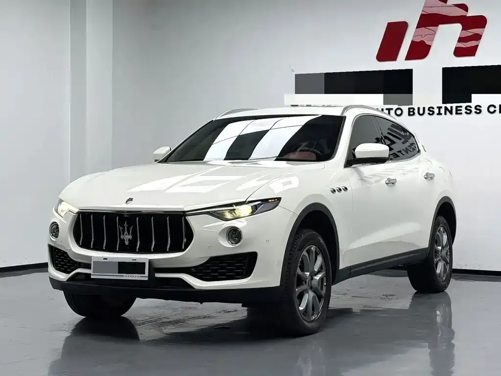 Maserati Levante — фото 1