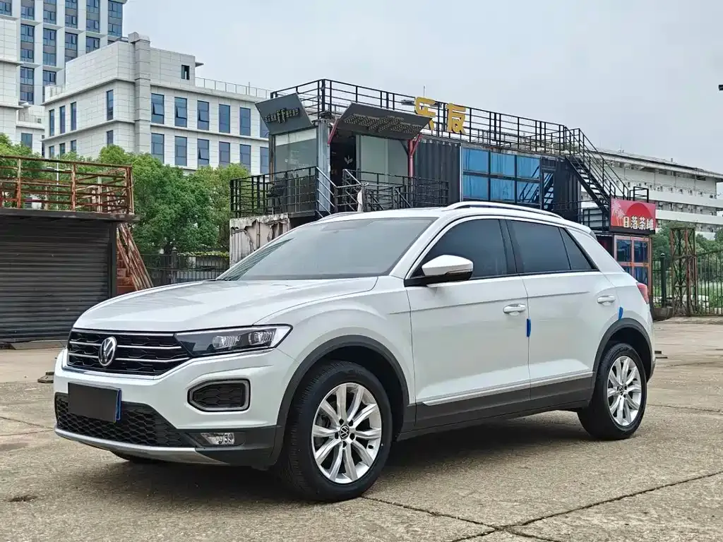 Volkswagen T-Roc — фото 1