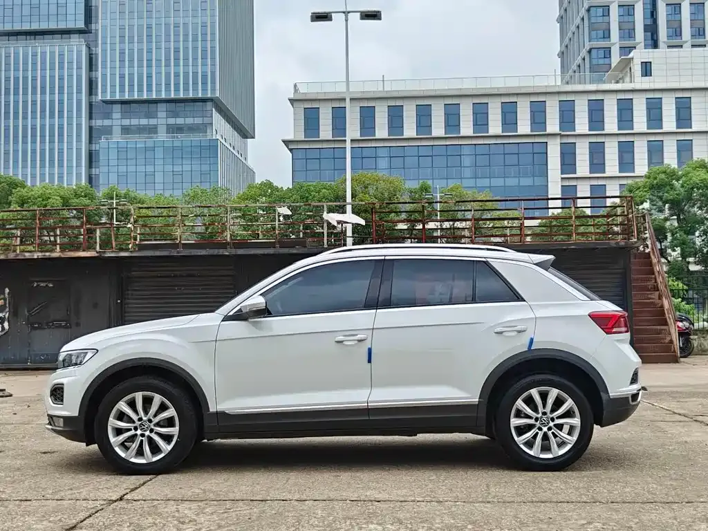 Volkswagen T-Roc — фото 4