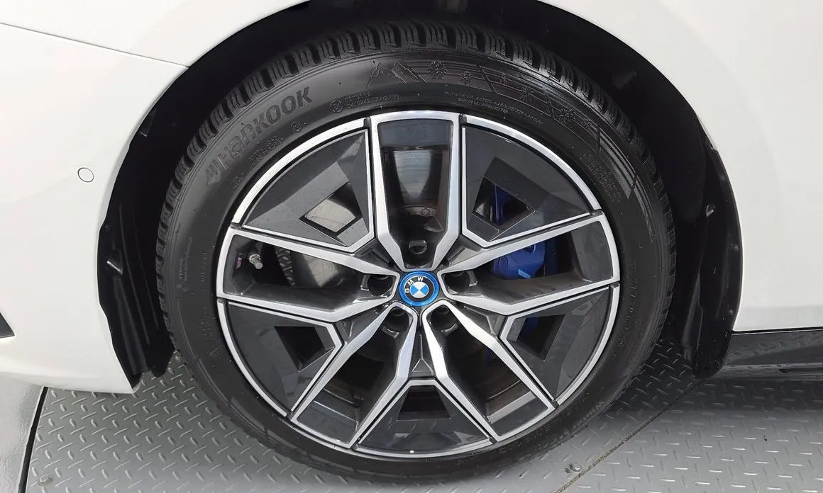 BMW i5 — фото 8