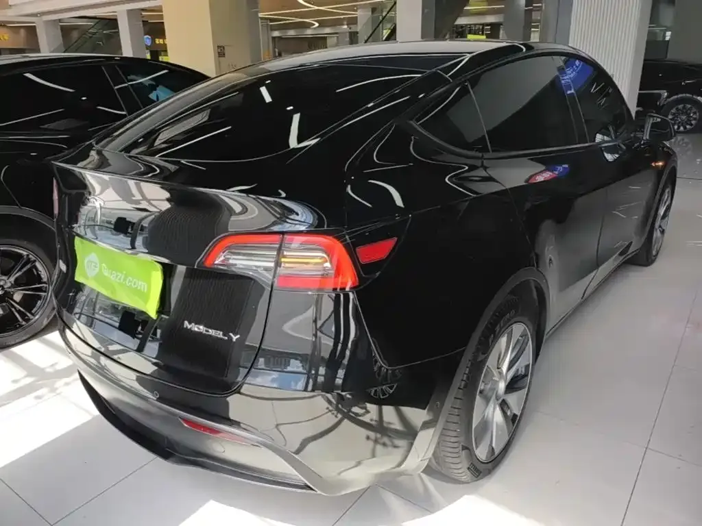 Tesla Model Y — фото 8