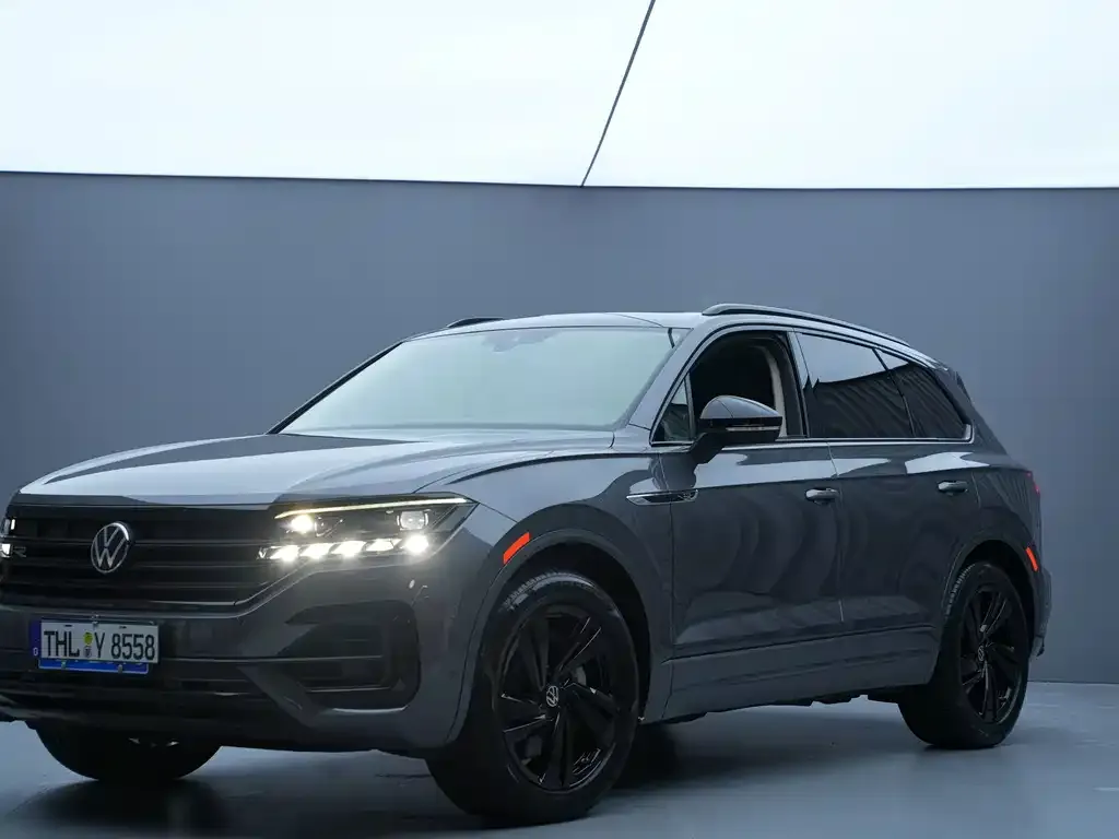 Volkswagen Touareg — фото 1