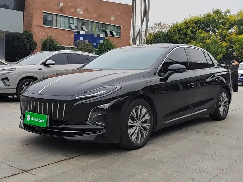 Hongqi E-QM5 — фото 1