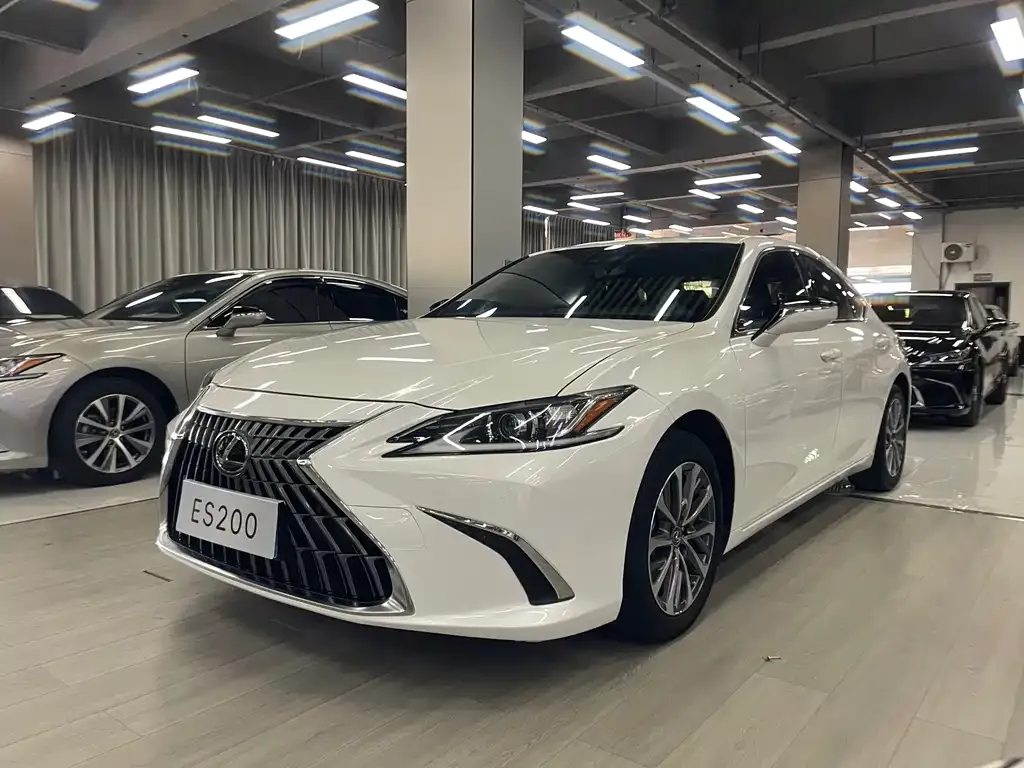 Lexus ES — фото 1
