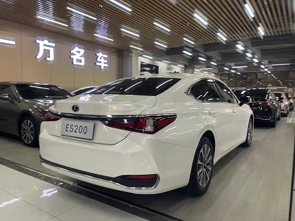 Lexus ES — фото 10