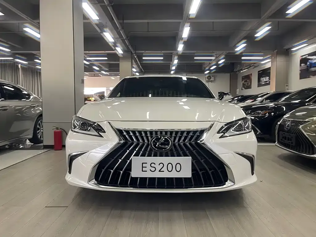 Lexus ES — фото 8