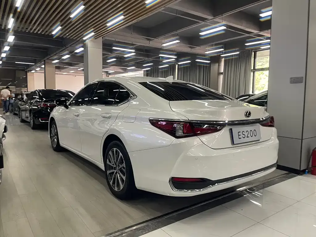 Lexus ES — фото 5