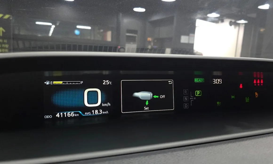 Toyota Prius — фото 3