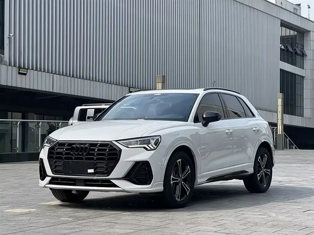 Audi Q3 — фото 1