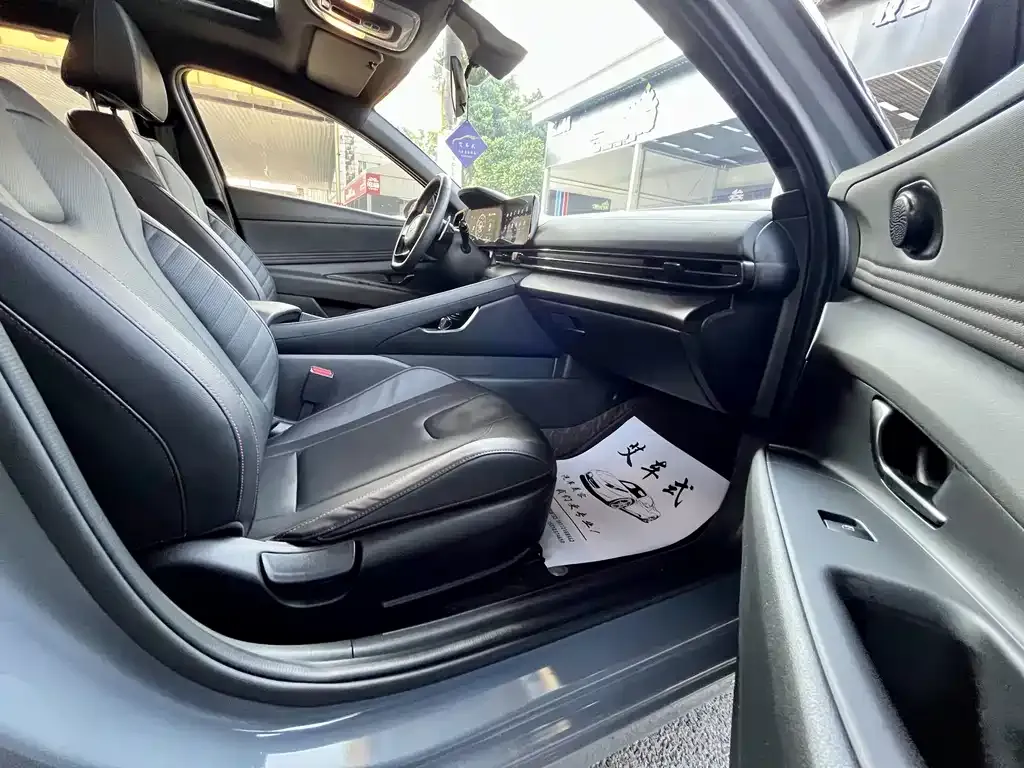 Hyundai Elantra — фото 4