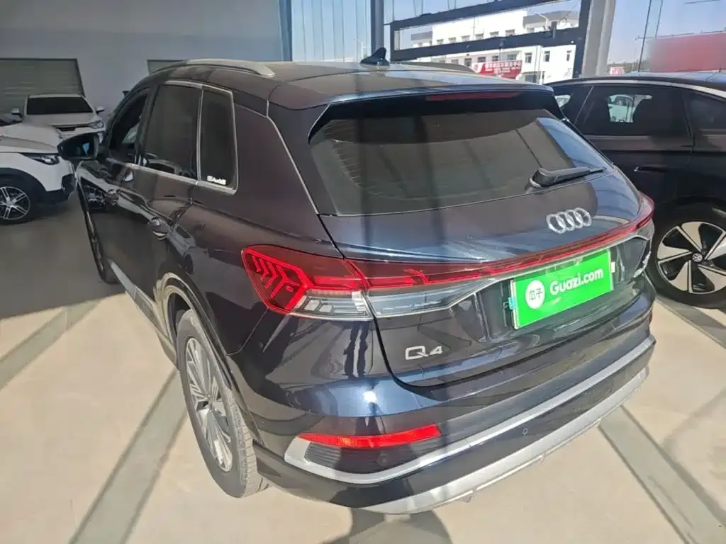 Audi Q4 e-tron — фото 10