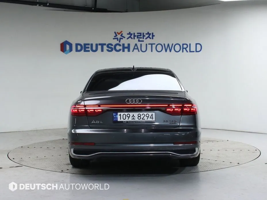 Audi A8 — фото 2