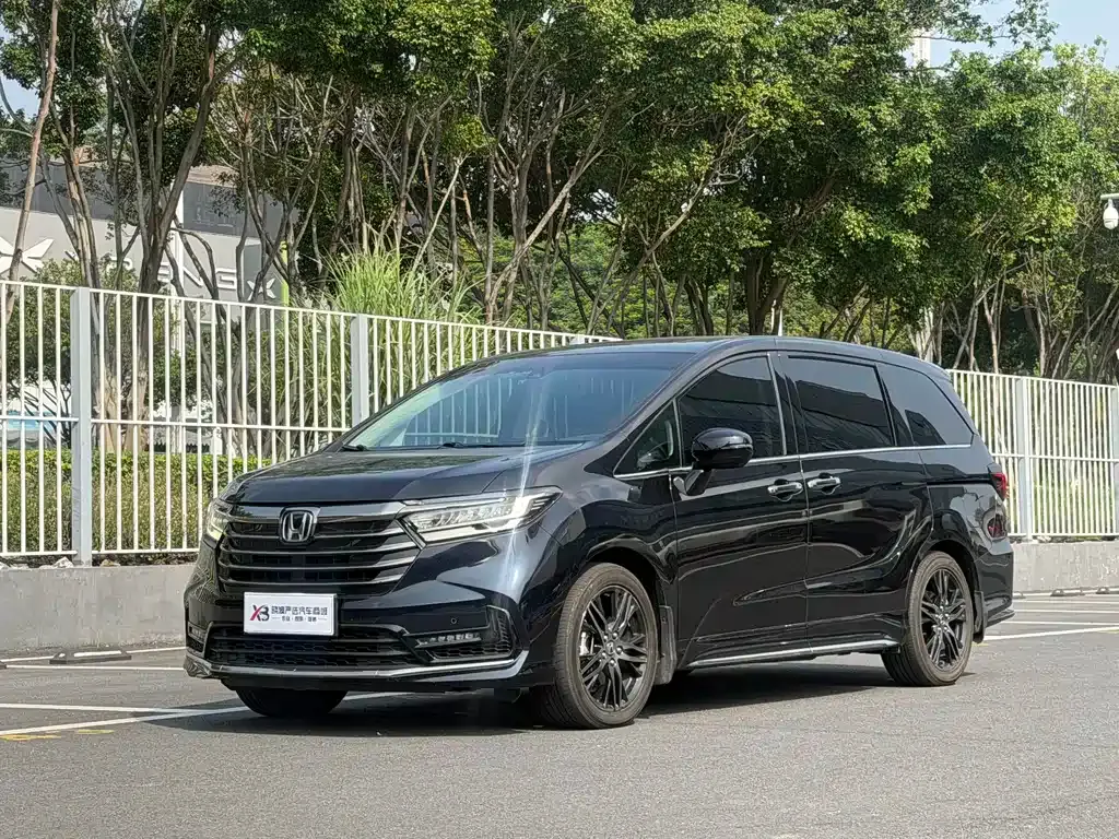 Honda Odyssey — фото 1