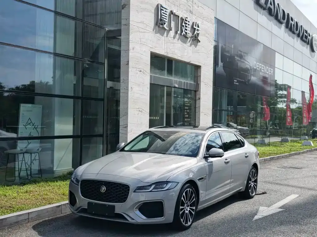 Jaguar XFL — фото 1
