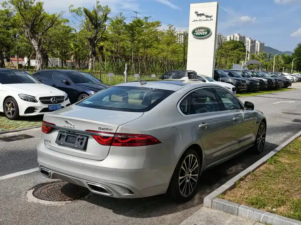 Jaguar XFL — фото 10