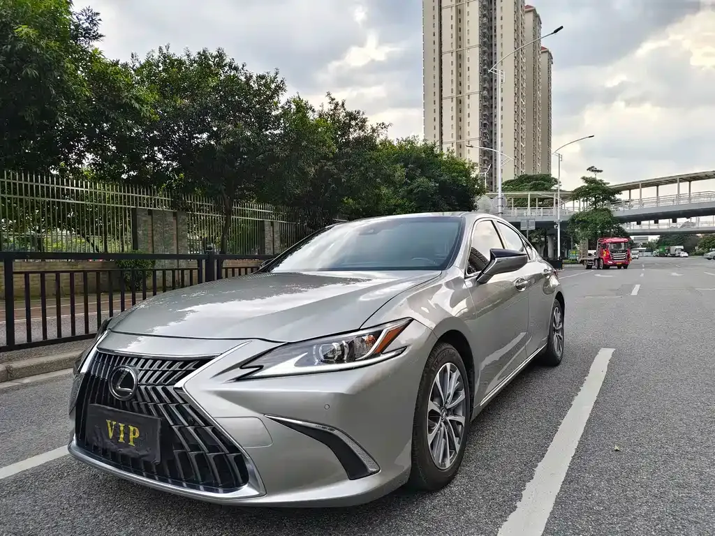 Lexus ES — фото 1