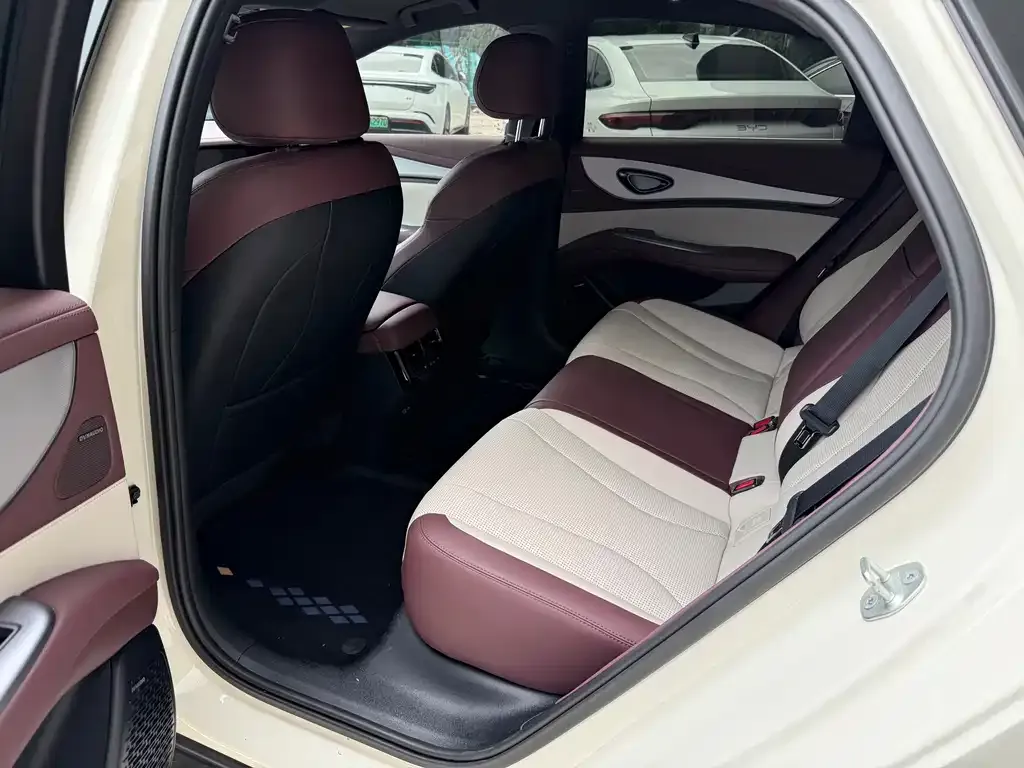 BYD Seal 07 DM-i — фото 3
