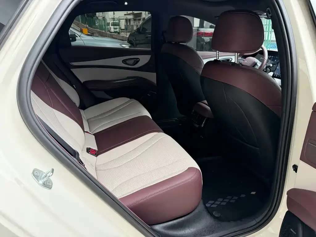 BYD Seal 07 DM-i — фото 7