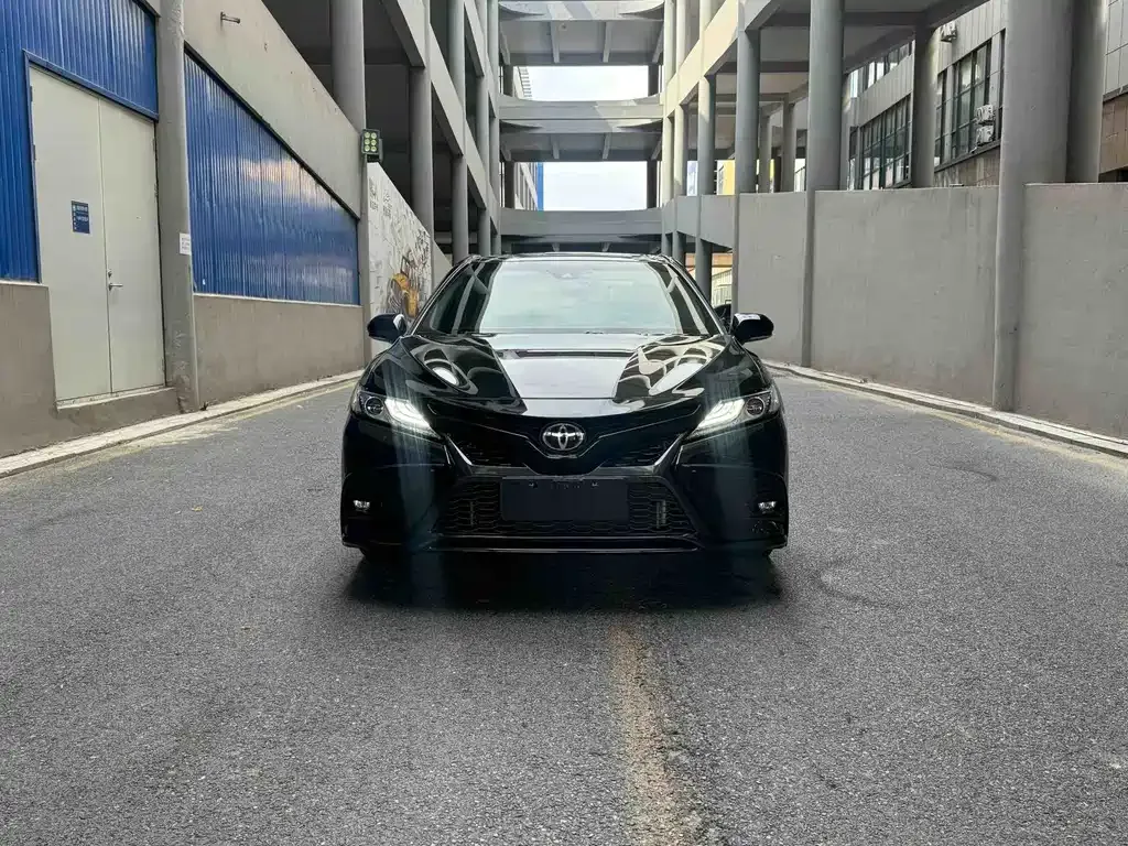 Toyota Camry — фото 5