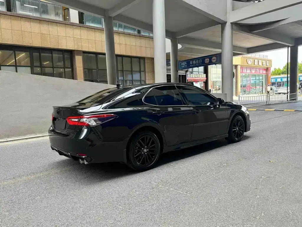 Toyota Camry — фото 9