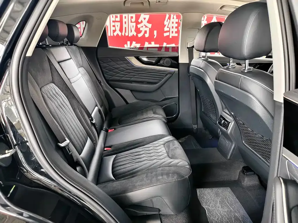 Hongqi HS5 — фото 4