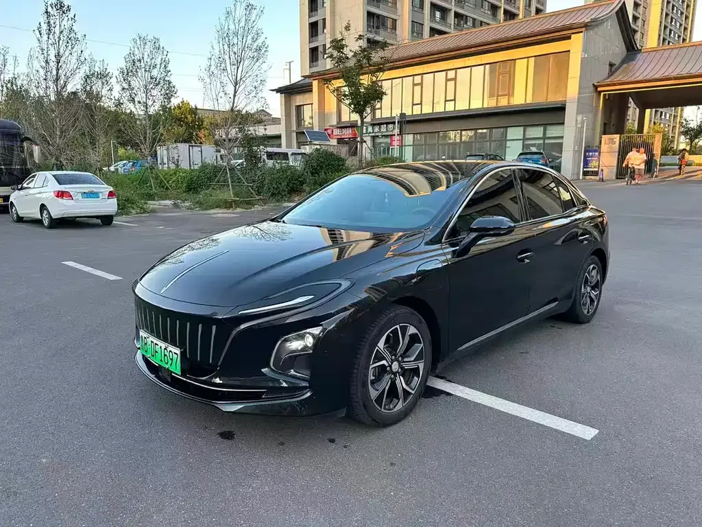 Hongqi E-QM5 — фото 3