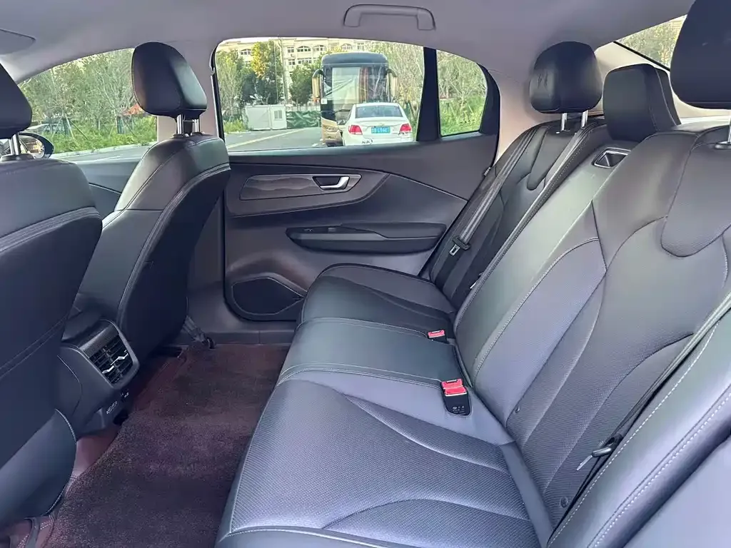 Hongqi E-QM5 — фото 2
