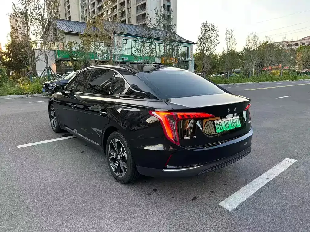 Hongqi E-QM5 — фото 9