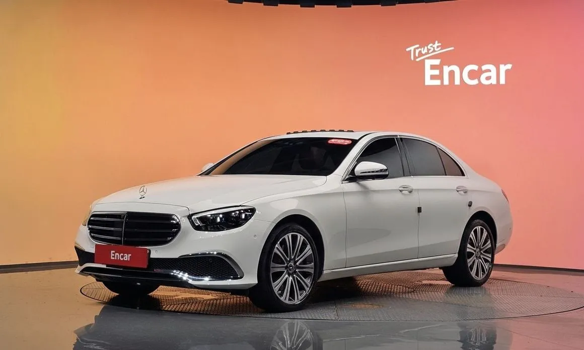 Mercedes-Benz E-Class — фото 1
