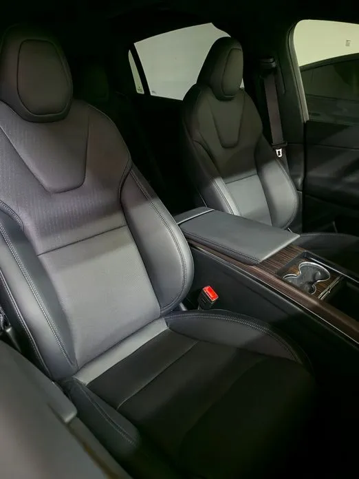 Tesla Model X — фото 10
